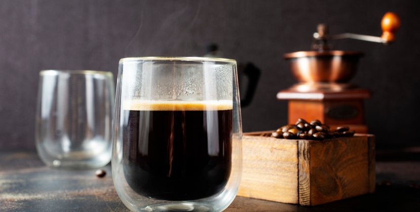 Americano: Caffè Americano en sand kaffe klassiker